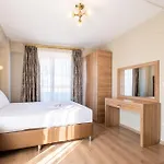 Hotel Lavin &