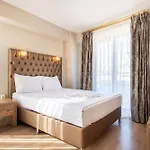 Lavin & Hotel