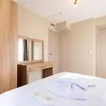 Lavin & Hotel *