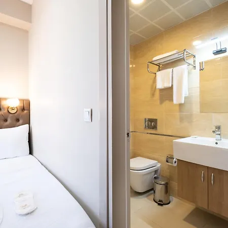 Otel Lavin &