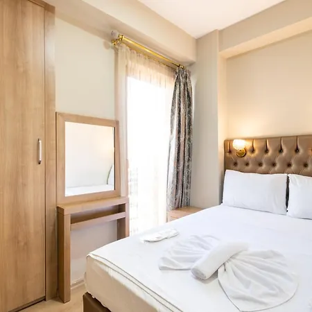 Otel Lavin & *
