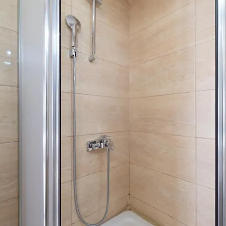 Lavin Hotel&suites *