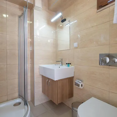 Lavin Hotel&suites *