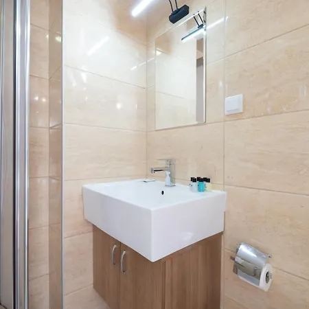 Lavin Hotel&suites *