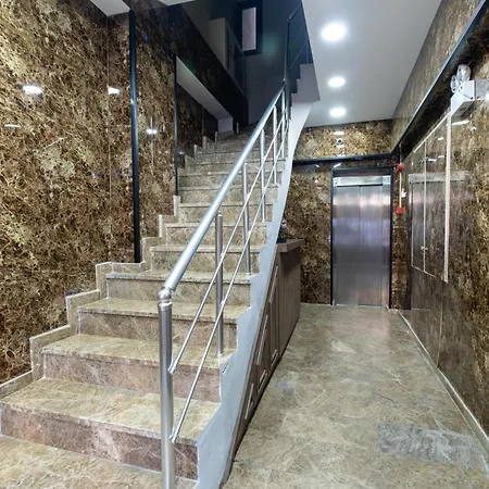 Lavin Hotel&suites *