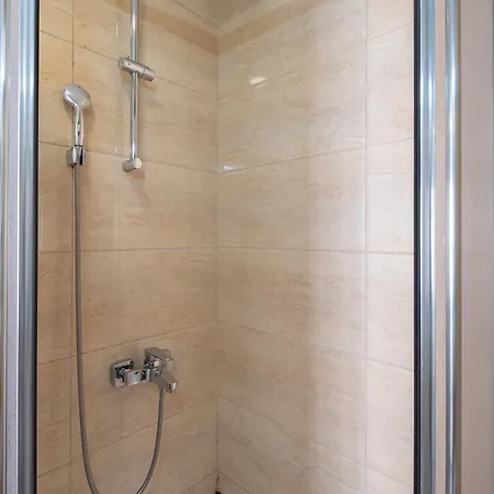 Lavin Hotel&suites *