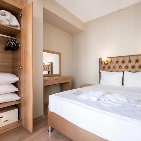 Lavin Hotel&suites *