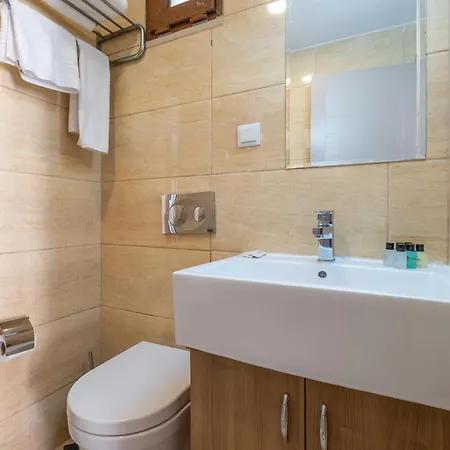 Lavin Hotel&suites Hotel